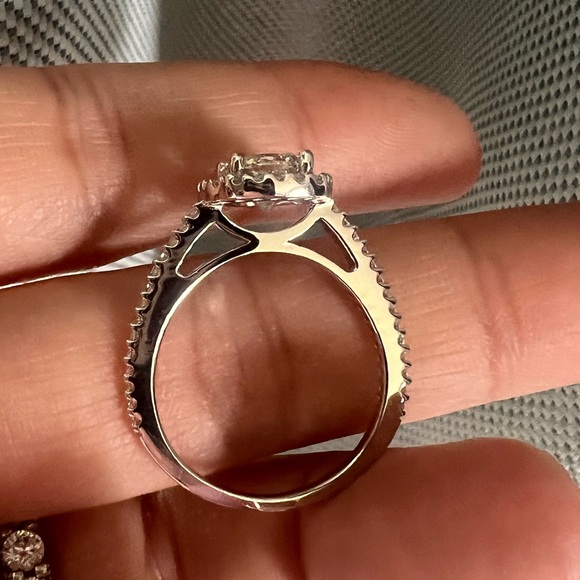 2 carat cushion cut diamond halo engagement ring - Picture 5 of 8